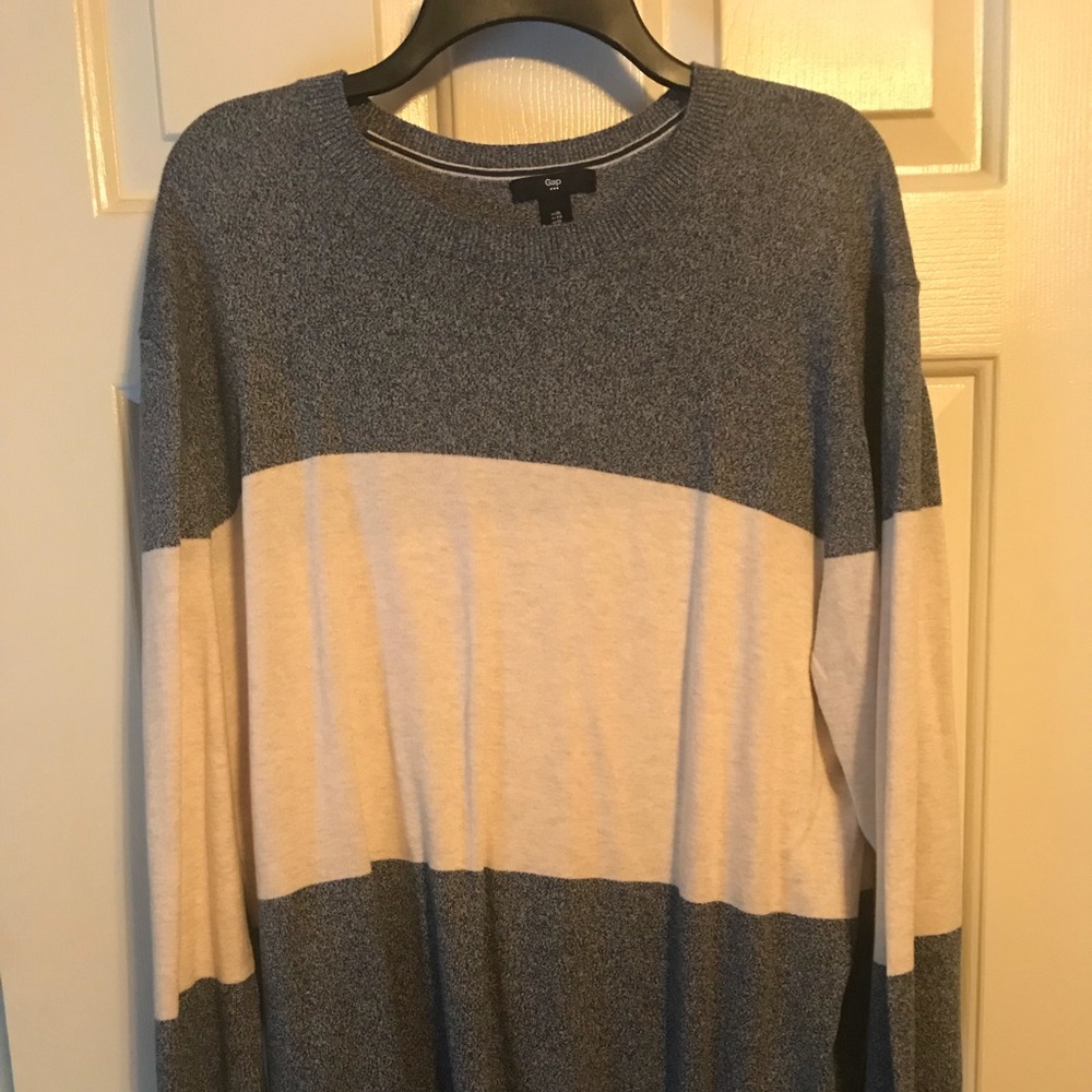Gap sweater. Size XL